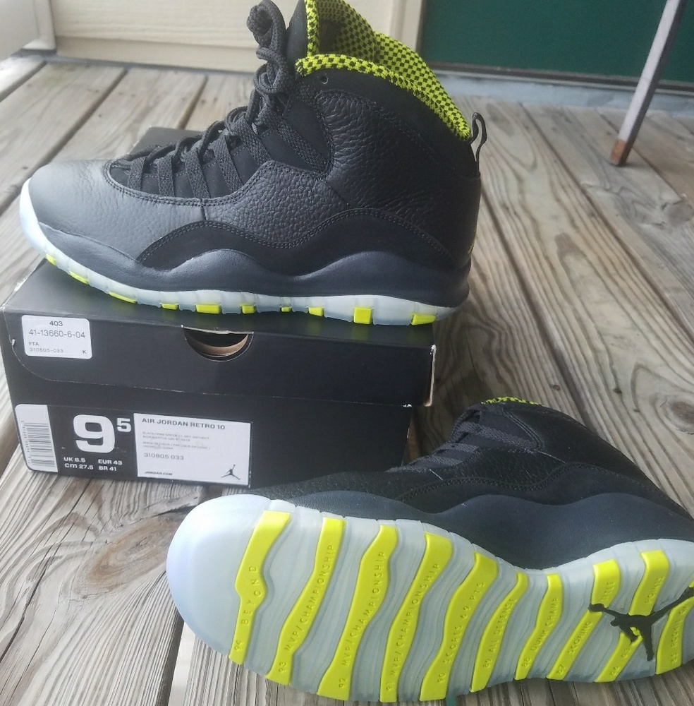 🔥RETRO 10 "VENOM" JORDANS🔥